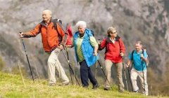 老年人秋季旅游登山的保健与注意事项